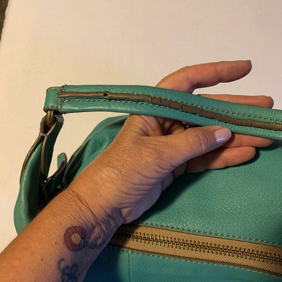 Fossil Tate Hobo Shoulder Bag 💯 %
Leather with gold hardware turquoise teal zip - Picture 8 of 8